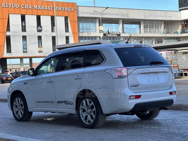 Mitsubishi Outlander 2.0 PHEV AWD 2013 Black