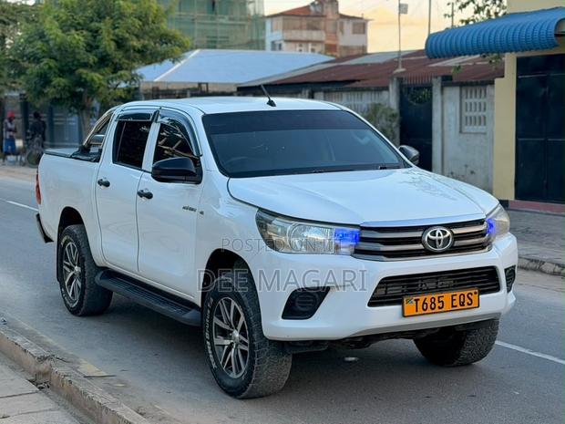 Toyota Hilux 2016 White