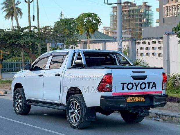 Toyota Hilux 2016 White