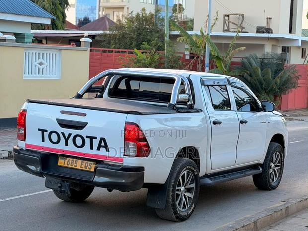 Toyota Hilux 2016 White