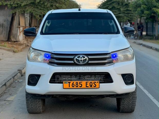 Toyota Hilux 2016 White