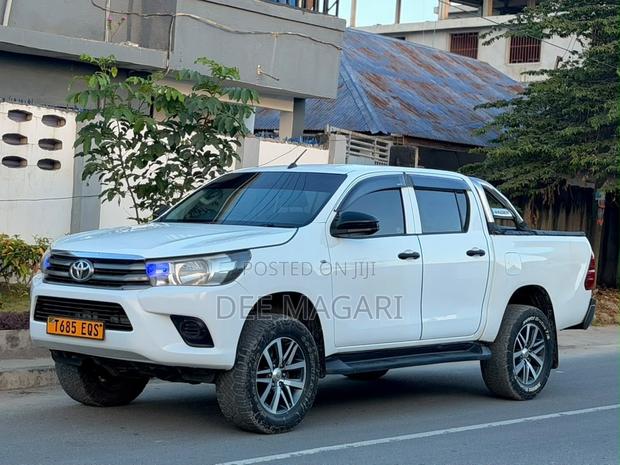 Toyota Hilux 2016 White