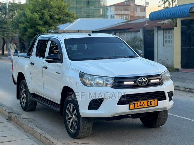 Toyota Hilux 2017 White