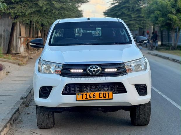 Toyota Hilux 2017 White