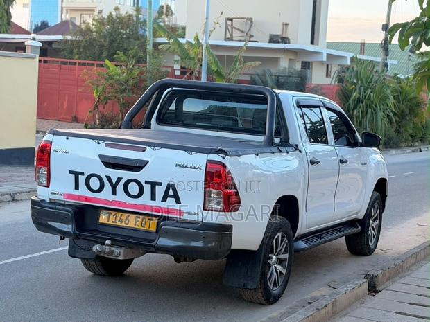 Toyota Hilux 2017 White