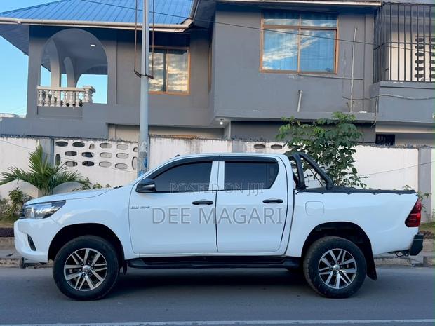 Toyota Hilux 2017 White
