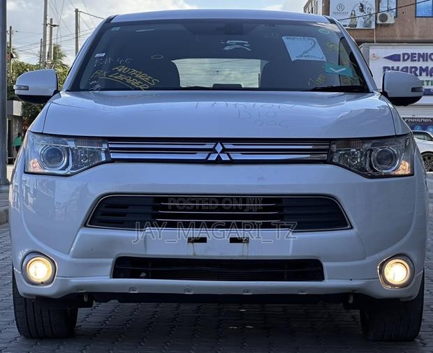 Mitsubishi Outlander 2013 White