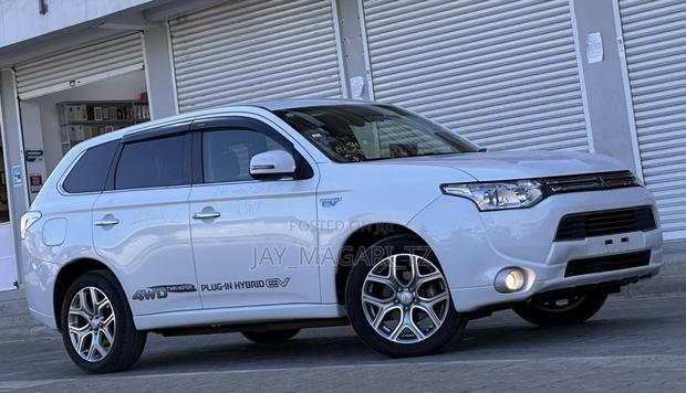 Mitsubishi Outlander 2013 White