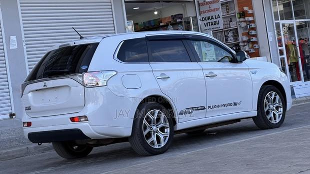 Mitsubishi Outlander 2013 White
