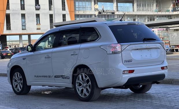 Mitsubishi Outlander 2013 White