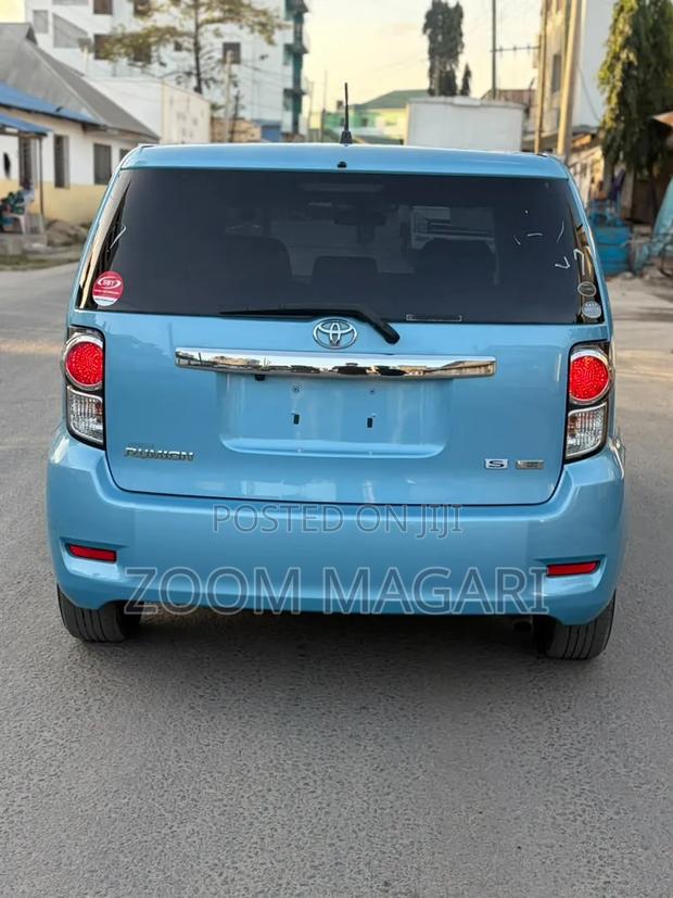 Toyota Corolla Rumion 2010 Blue