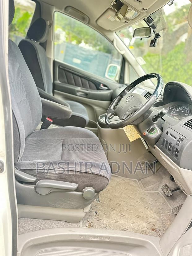 Toyota Alphard 2005 Pearl