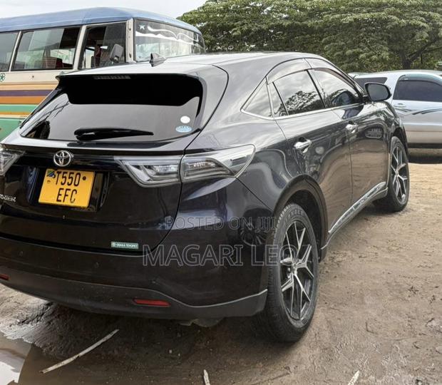 Toyota Harrier 2.0 2016 Black