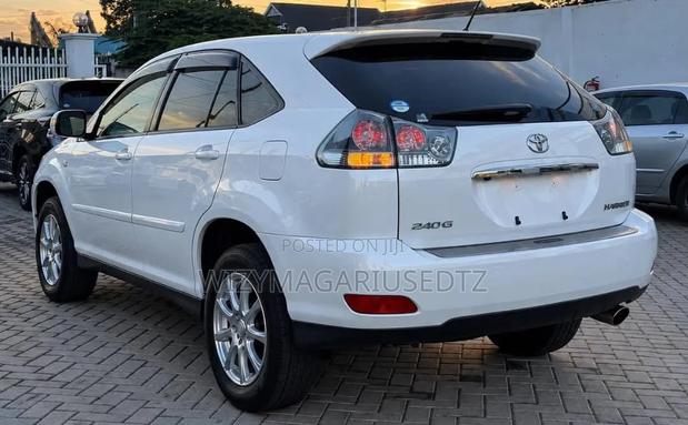 Toyota Harrier 2006 Pink