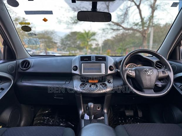 Toyota Vanguard 2010 Green