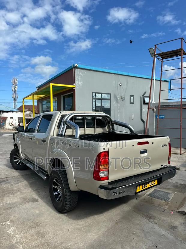 Toyota Hilux 2008 Gold