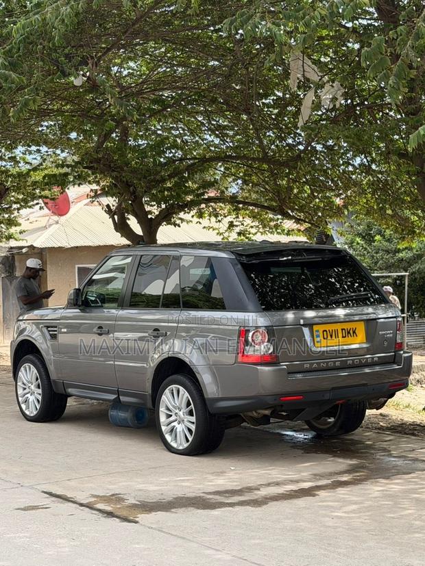 Land Rover Discovery 2011 Gray