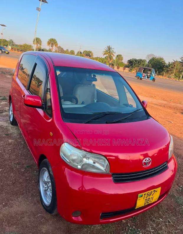 Toyota Porte 2008 Maroon