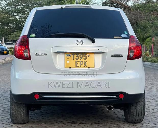 Mazda Verisa 2007 White