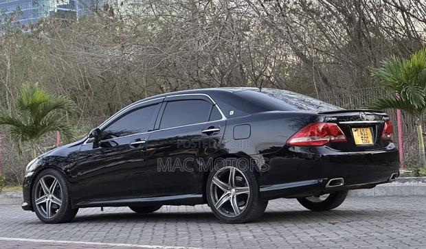 Toyota Crown 2009 Black