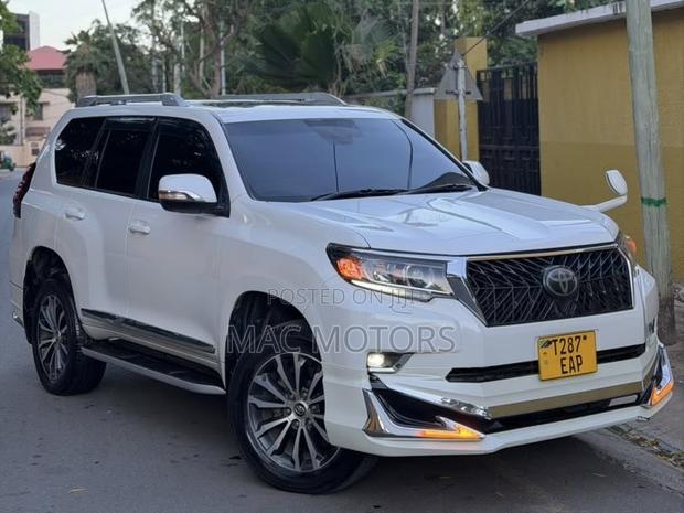 Toyota Land Cruiser Prado 2.7 2019 White