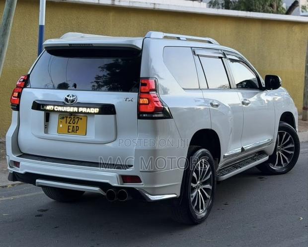 Toyota Land Cruiser Prado 2.7 2019 White