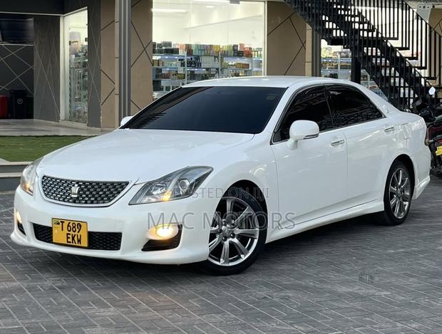 Toyota Crown 2008 White