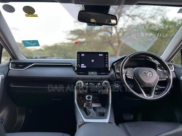 Toyota RAV4 2021 White
