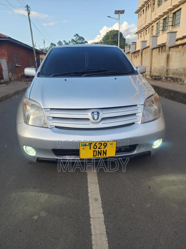 Toyota IST 2005 Silver