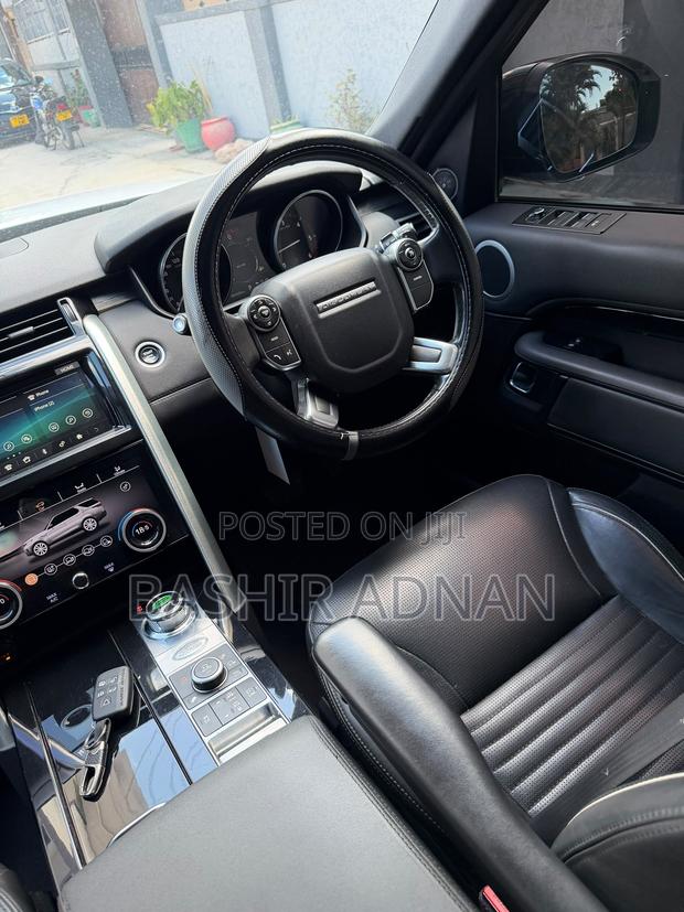 Land Rover Discovery 2018 White