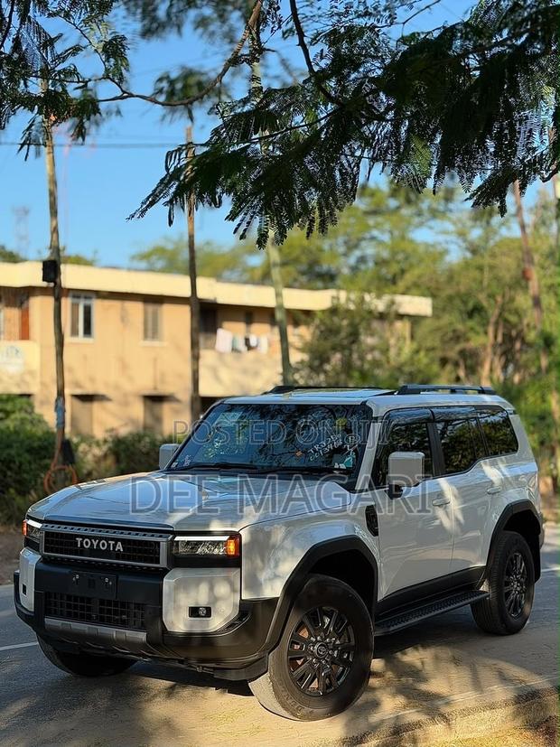 Toyota Land Cruiser Prado 2025 White