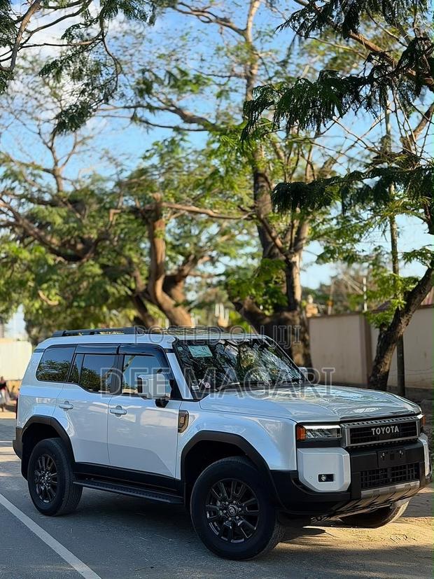 Toyota Land Cruiser Prado 2025 White