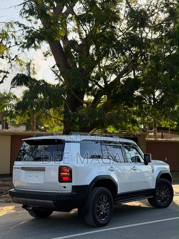 Toyota Land Cruiser Prado 2025 White