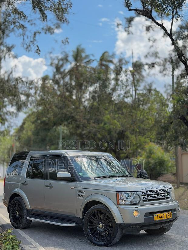 Land Rover Discovery 2012 White