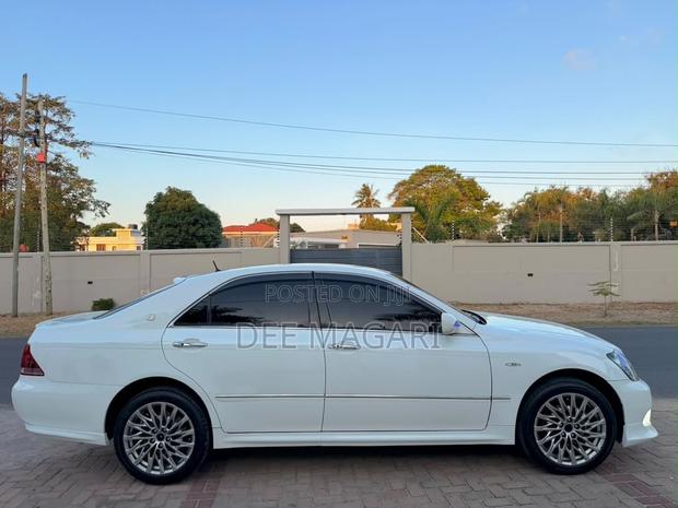 Toyota Crown 2007 White