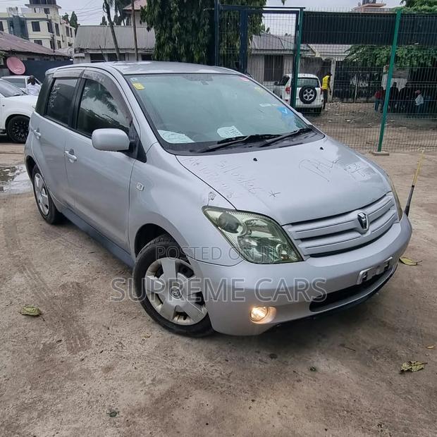 Toyota IST 2003 Silver