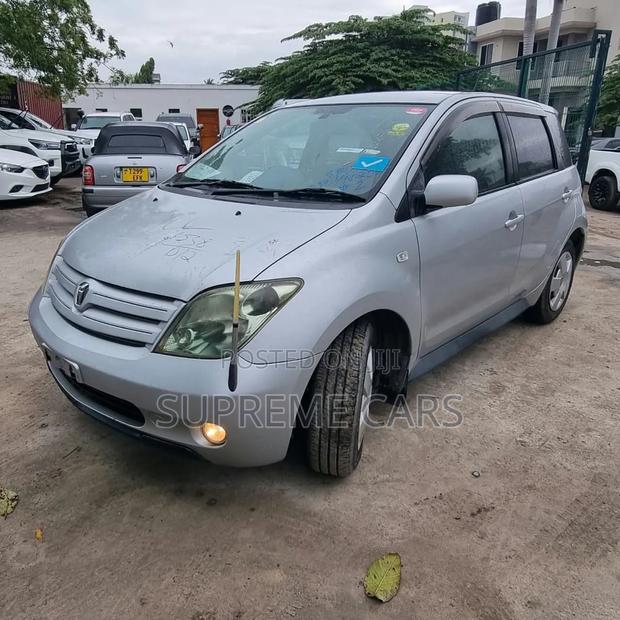 Toyota IST 2003 Silver