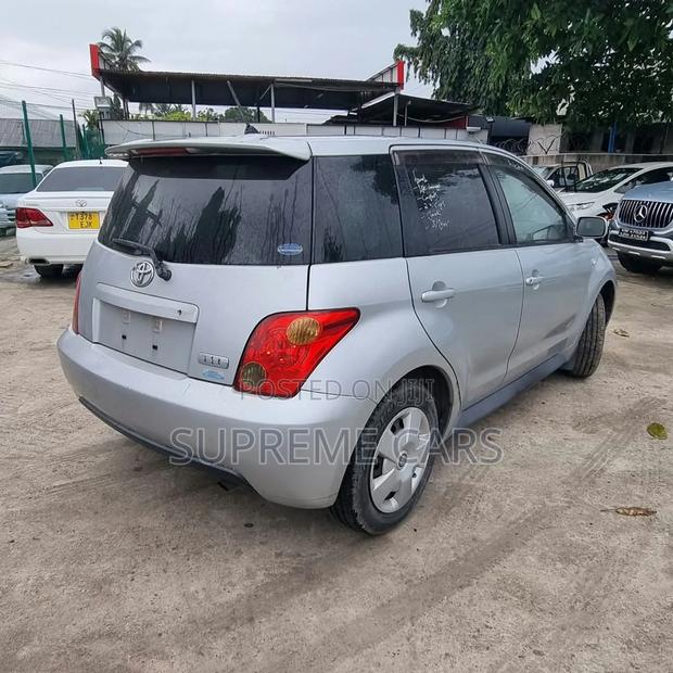 Toyota IST 2003 Silver