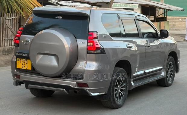Toyota Land Cruiser Prado 2020 Gray