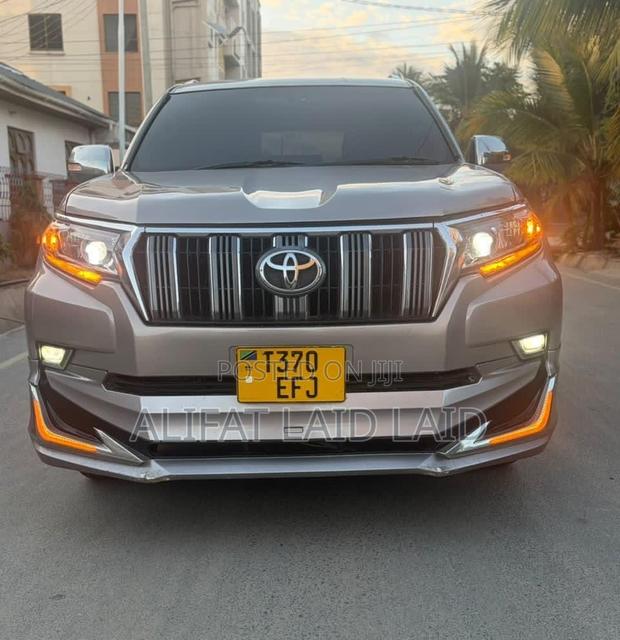 Toyota Land Cruiser Prado 2020 Gray