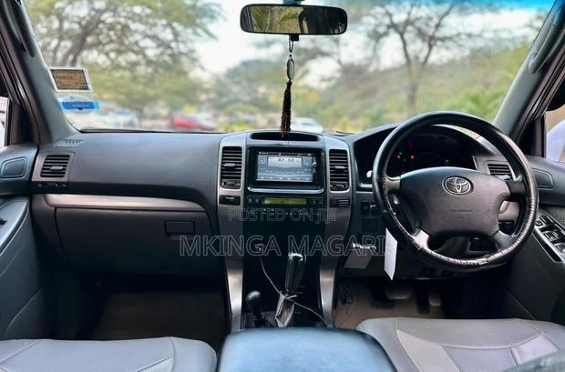 Toyota Land Cruiser Prado 2004 Silver