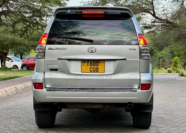 Toyota Land Cruiser Prado 2004 Silver
