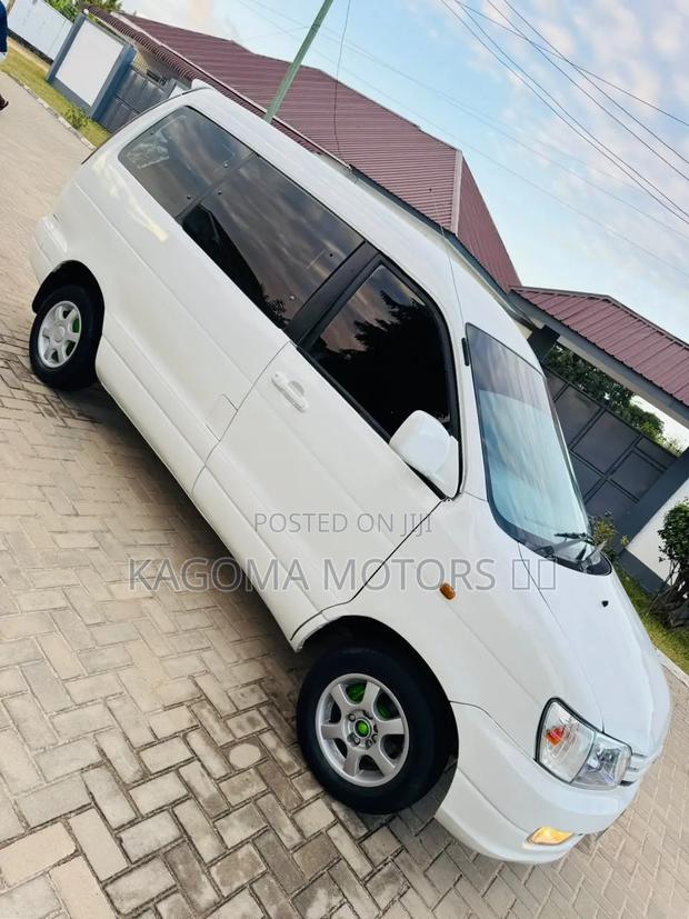 Toyota LiteAce Noah 2001 White