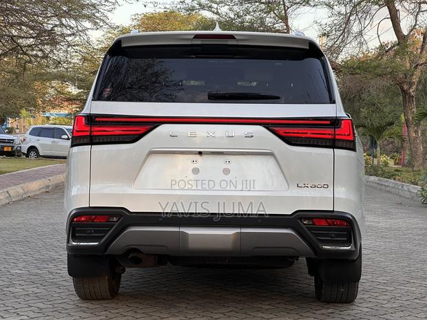 Lexus LX 2025 White