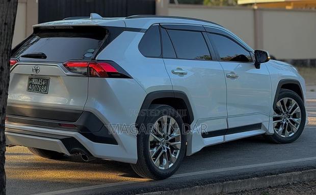 Toyota RAV4 2020 White