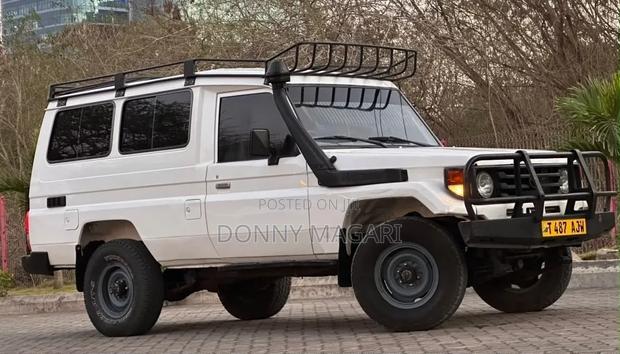 Toyota Land Cruiser 2002 White