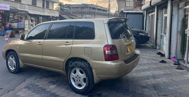Toyota Kluger 2006 Gold