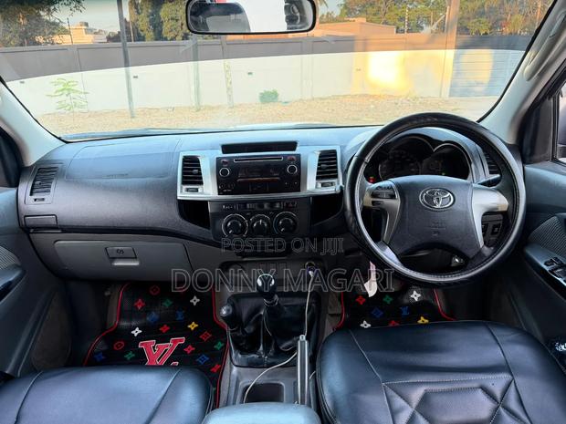 Toyota Hilux 2013 Black