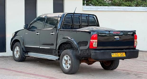 Toyota Hilux 2013 Black
