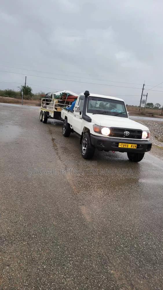 Toyota Land Cruiser 2007 White
